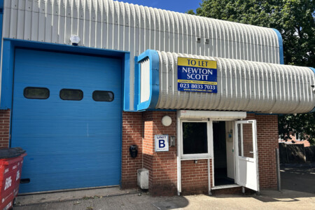 Retail unit to let Eastleigh